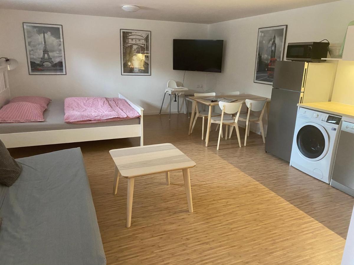 Red Travel Apartment Dvůr Králové nad Labem Esterno foto