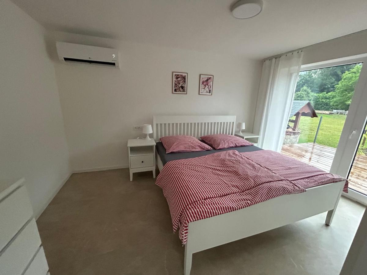 Red Travel Apartment Dvůr Králové nad Labem Esterno foto